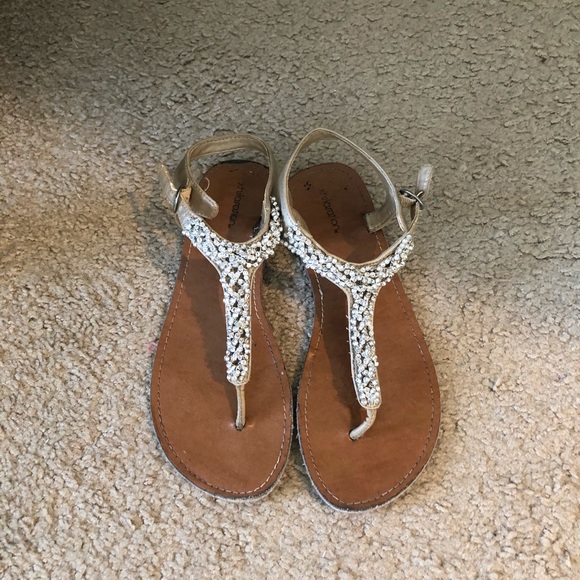 Silver Beaded Flip Flops Size 6.5 - Picture 1 of 2
